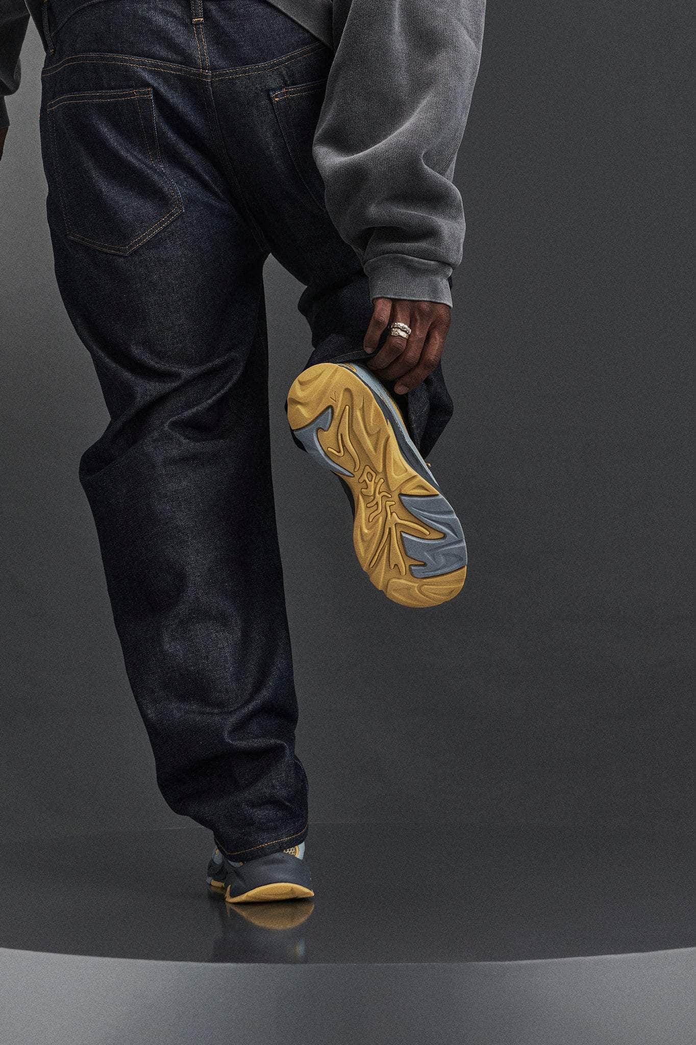 ARKK Essential Line Forma Runner | Dark Grey Mustard | Women Forma Runner